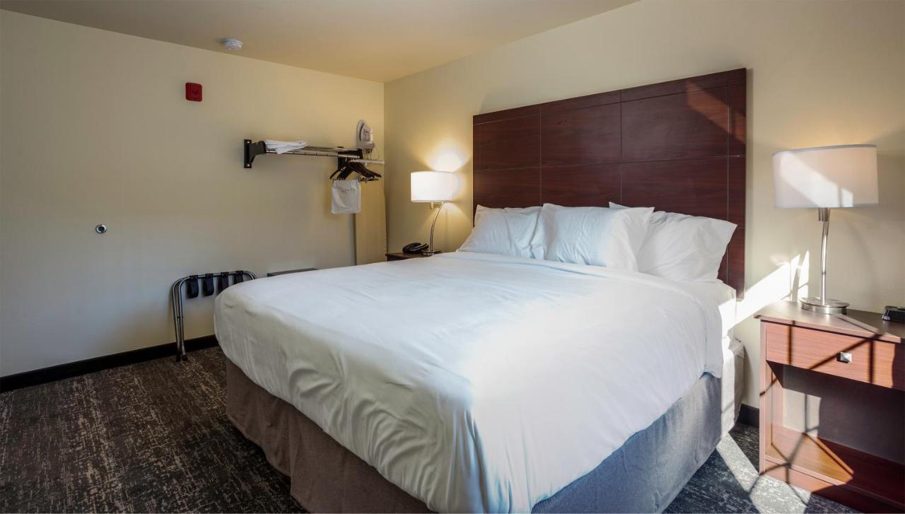 Cobblestone Inn & Suites - Brookville Екстериор снимка