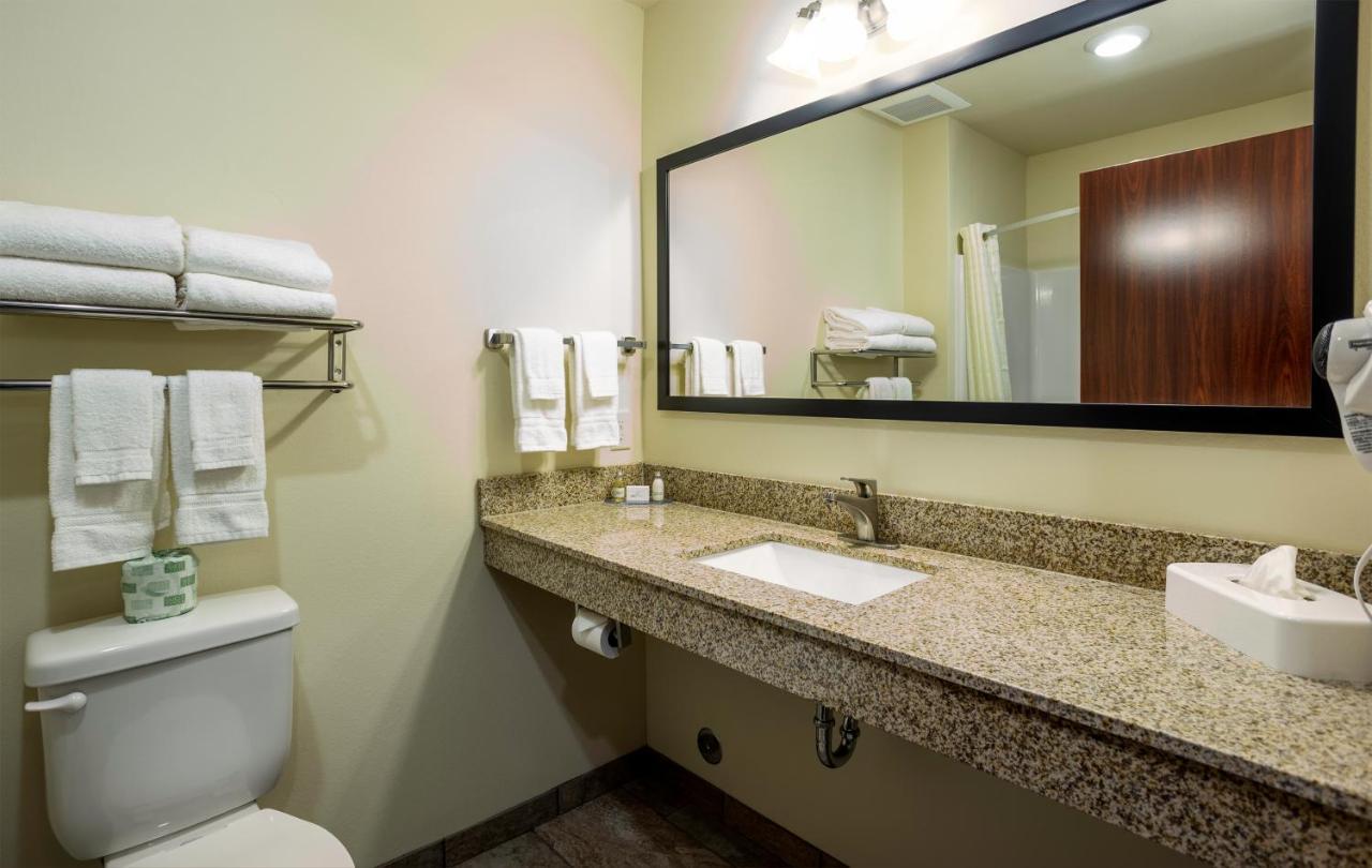 Cobblestone Inn & Suites - Brookville Екстериор снимка