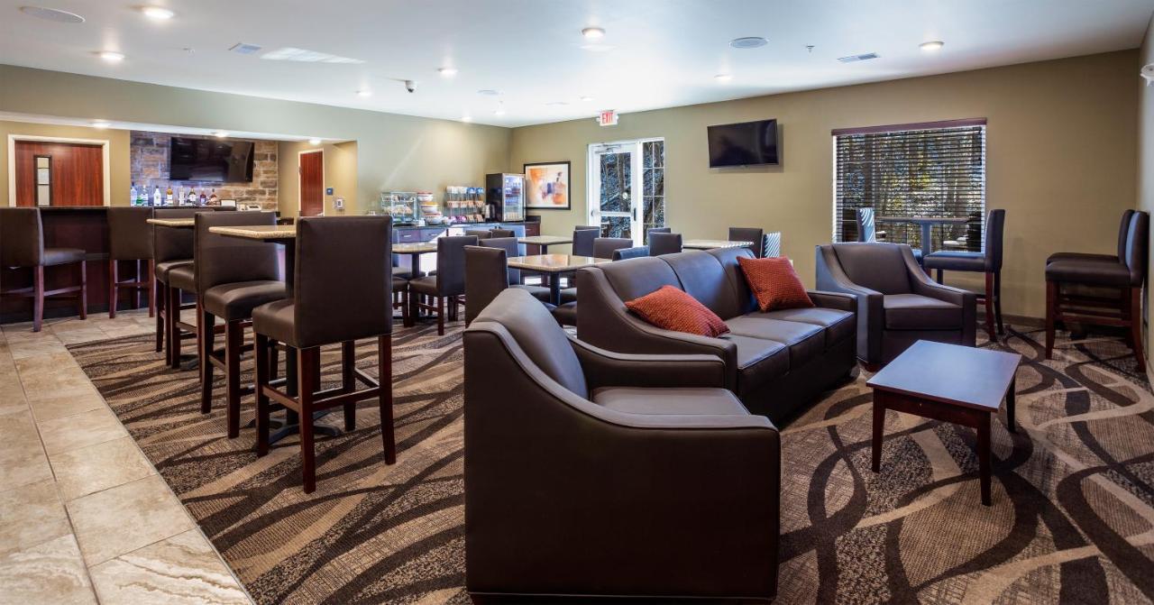 Cobblestone Inn & Suites - Brookville Екстериор снимка