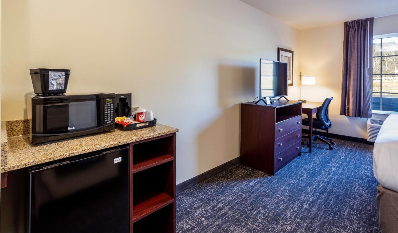 Cobblestone Inn & Suites - Brookville Екстериор снимка