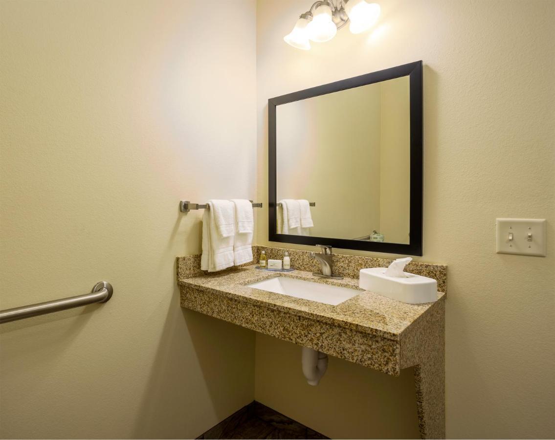 Cobblestone Inn & Suites - Brookville Екстериор снимка