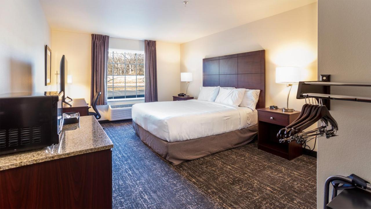 Cobblestone Inn & Suites - Brookville Екстериор снимка