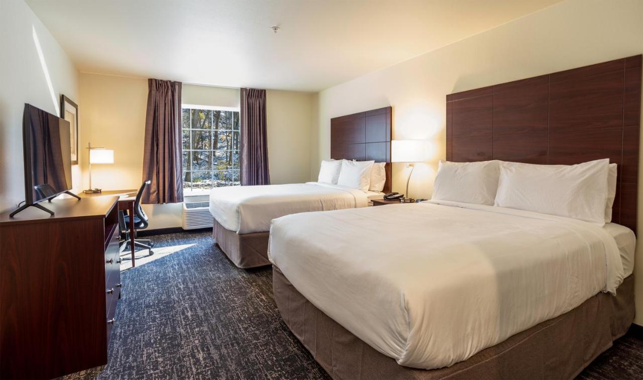 Cobblestone Inn & Suites - Brookville Екстериор снимка