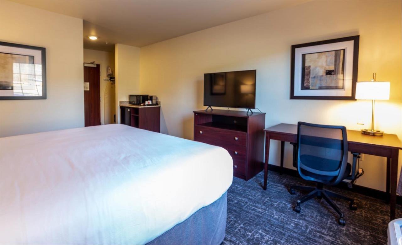Cobblestone Inn & Suites - Brookville Екстериор снимка