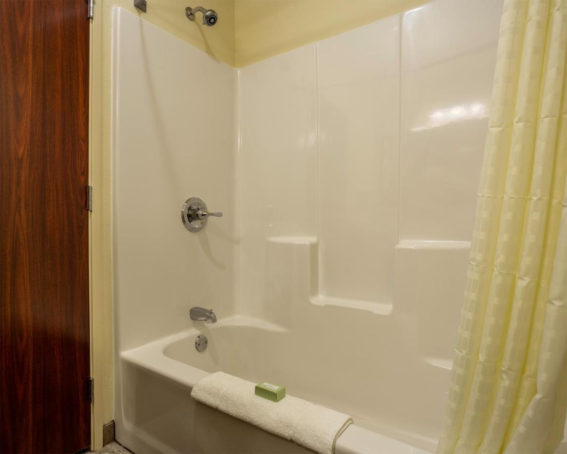 Cobblestone Inn & Suites - Brookville Екстериор снимка
